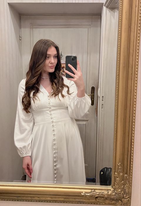 Атласна біла сукня