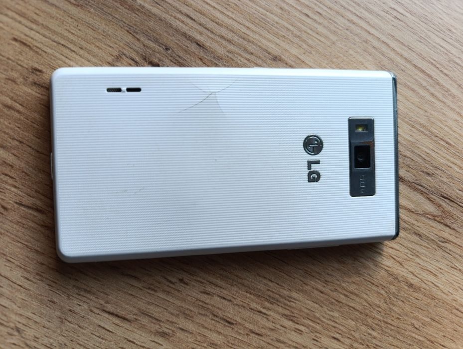 Телефон  LG-P705