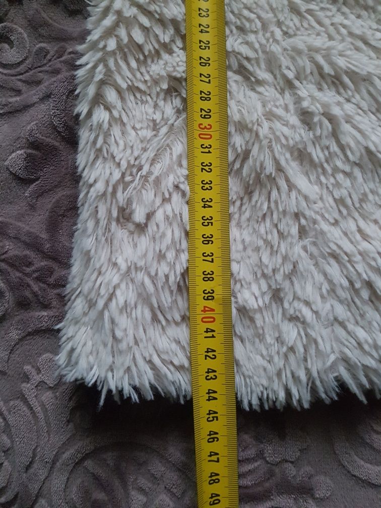 Krótka kamizelka, bezrękawnik z futerka, zapinany H&M 140
