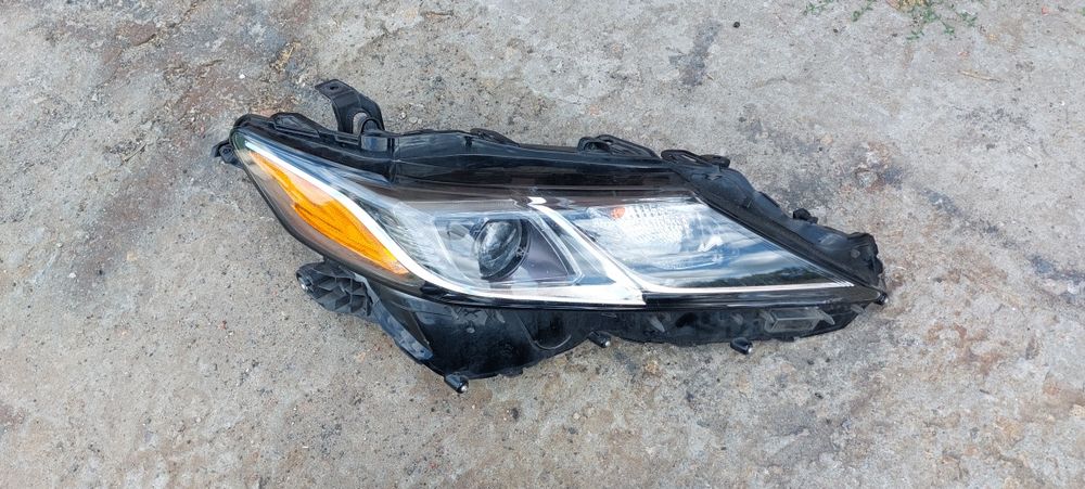 Фара Toyota Camry 70 usa правая Америка права оптика