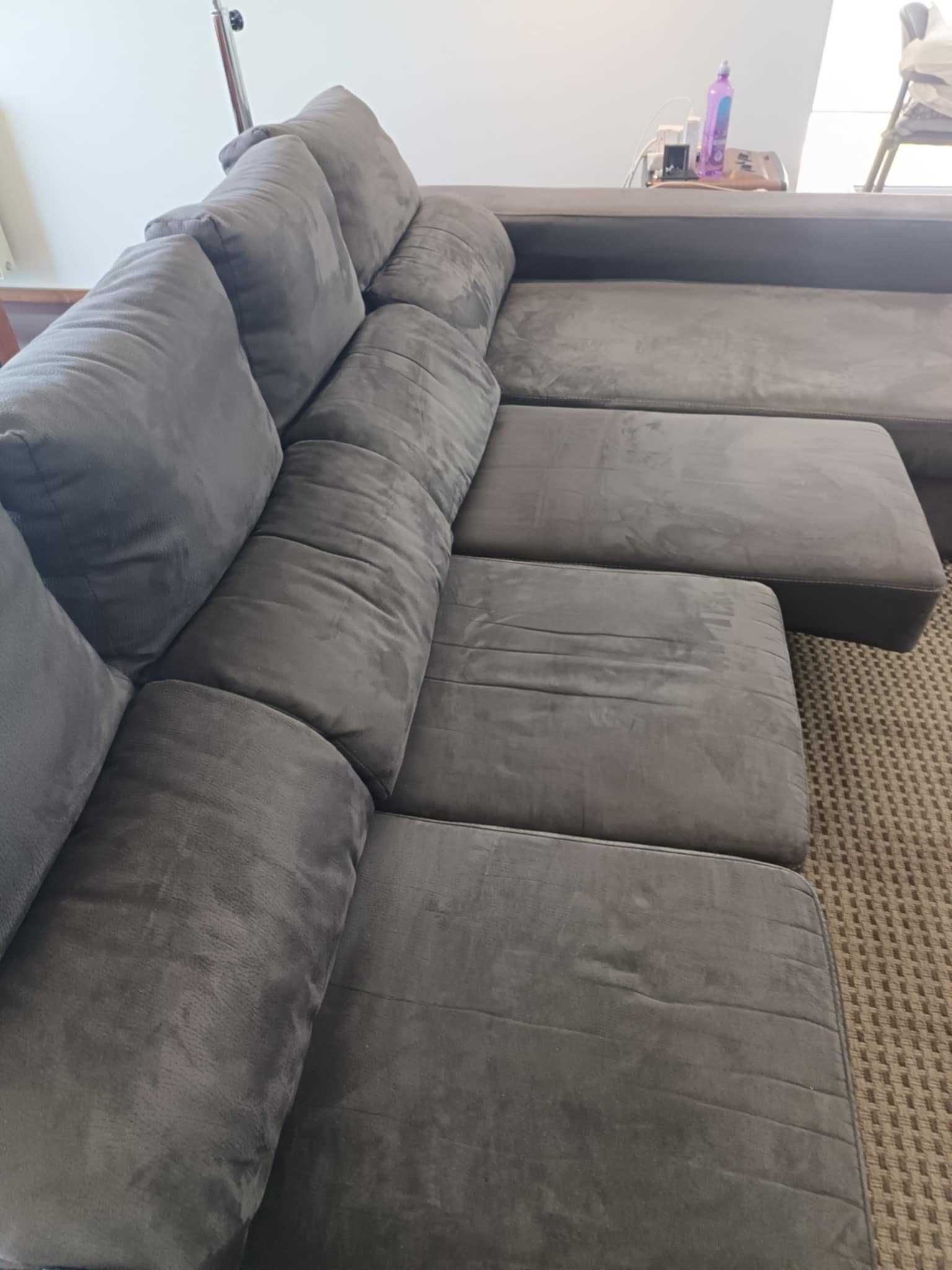 Sofá de 4 lugares com "chaise long"