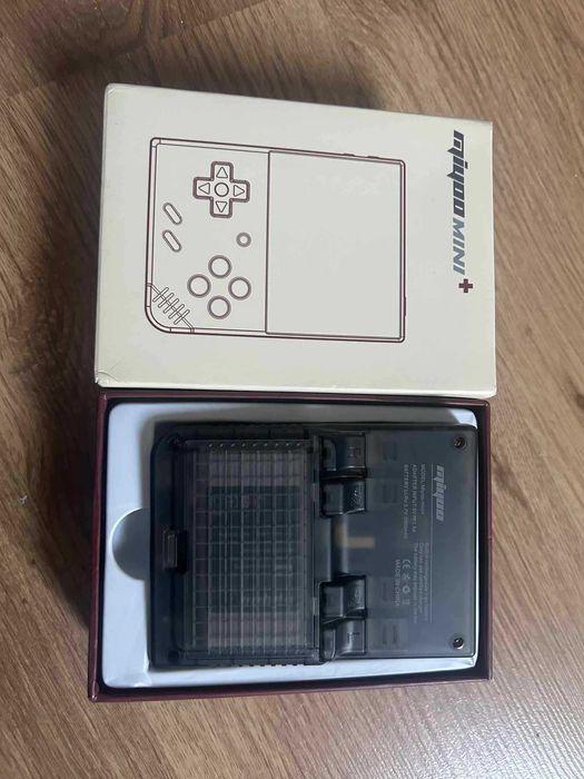 Konsola Miyoo Mini Plus – jak nowa + szkło + ładowarka