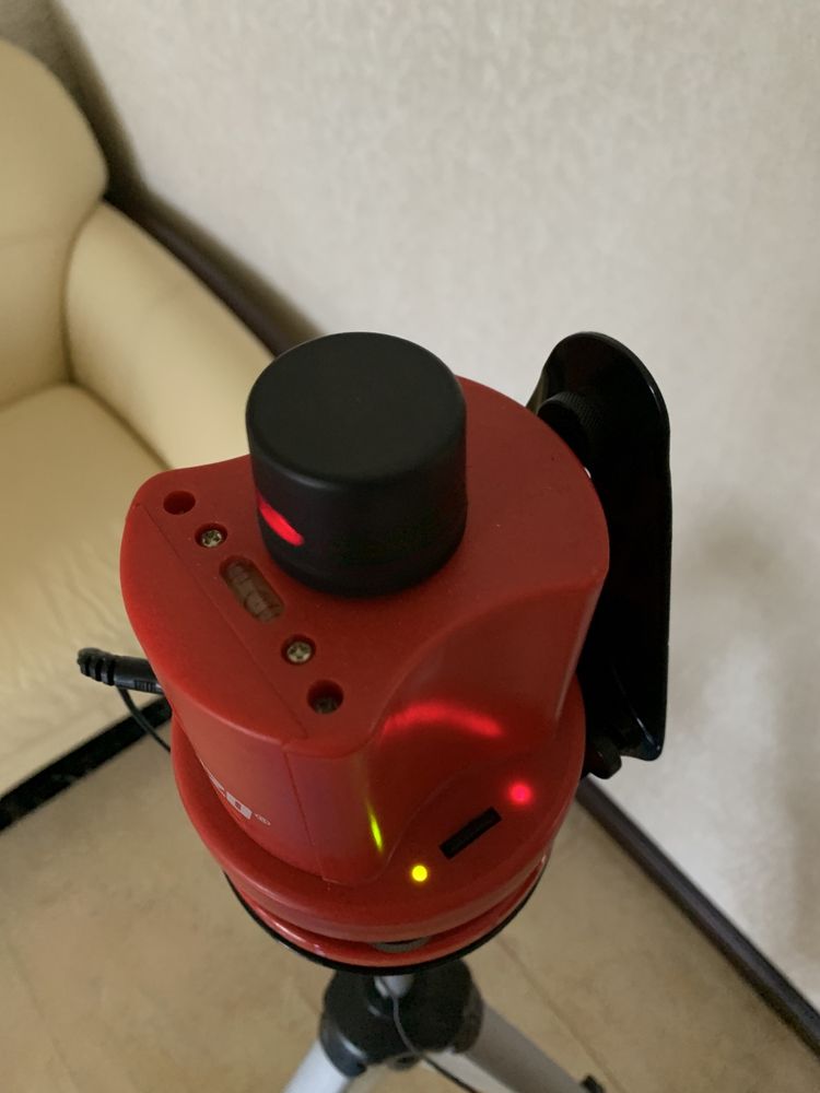 Лазер роторнийый Kinzo с лазером вращения на штативе