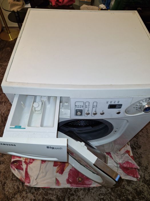 Пральна машина Samsung.