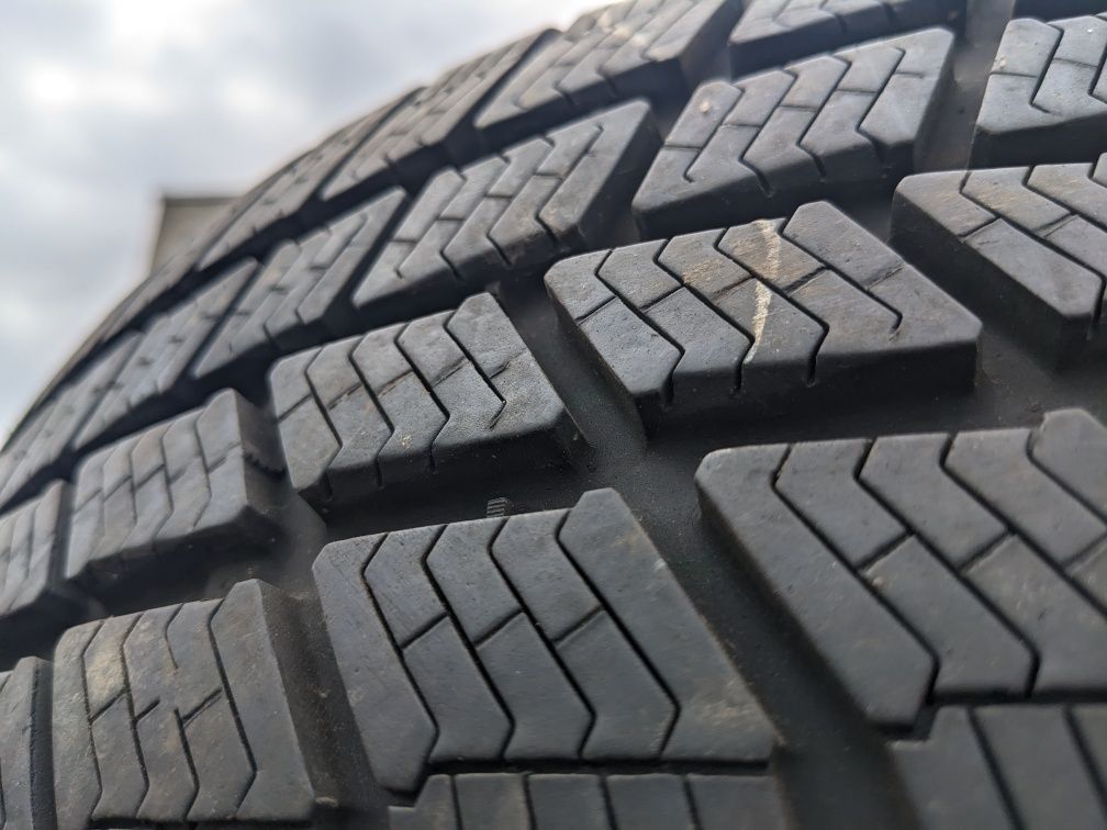 205/60R16 Michelin