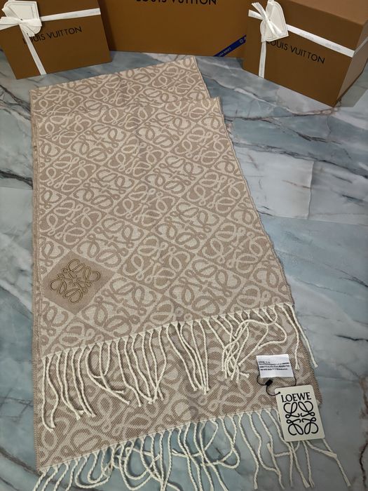 Nowy szalik szal Loewe idealny na zime