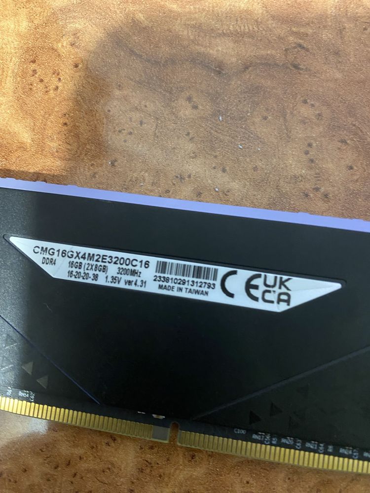 CORSAIR DDR4 3200MHZ Vengeance rgb rs