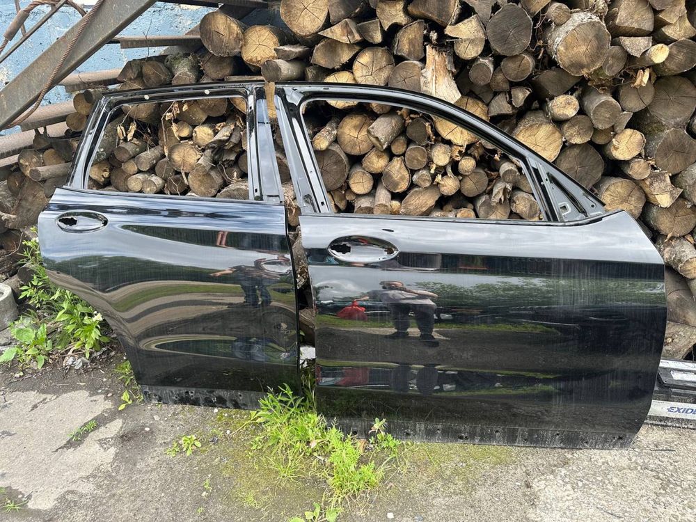 Двері праві (передні/задні) до BMW X3 ( кузов G01). Чорного кольору
