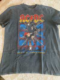 Tshirt  com desenho “AC/DC”