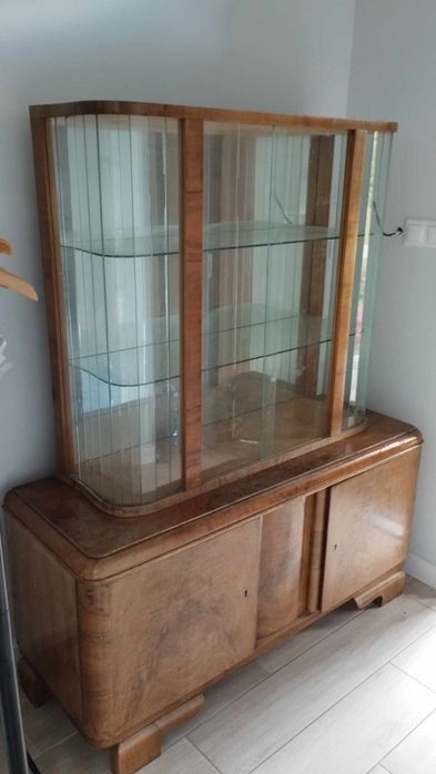 Kredens PRL w dobrym stanie