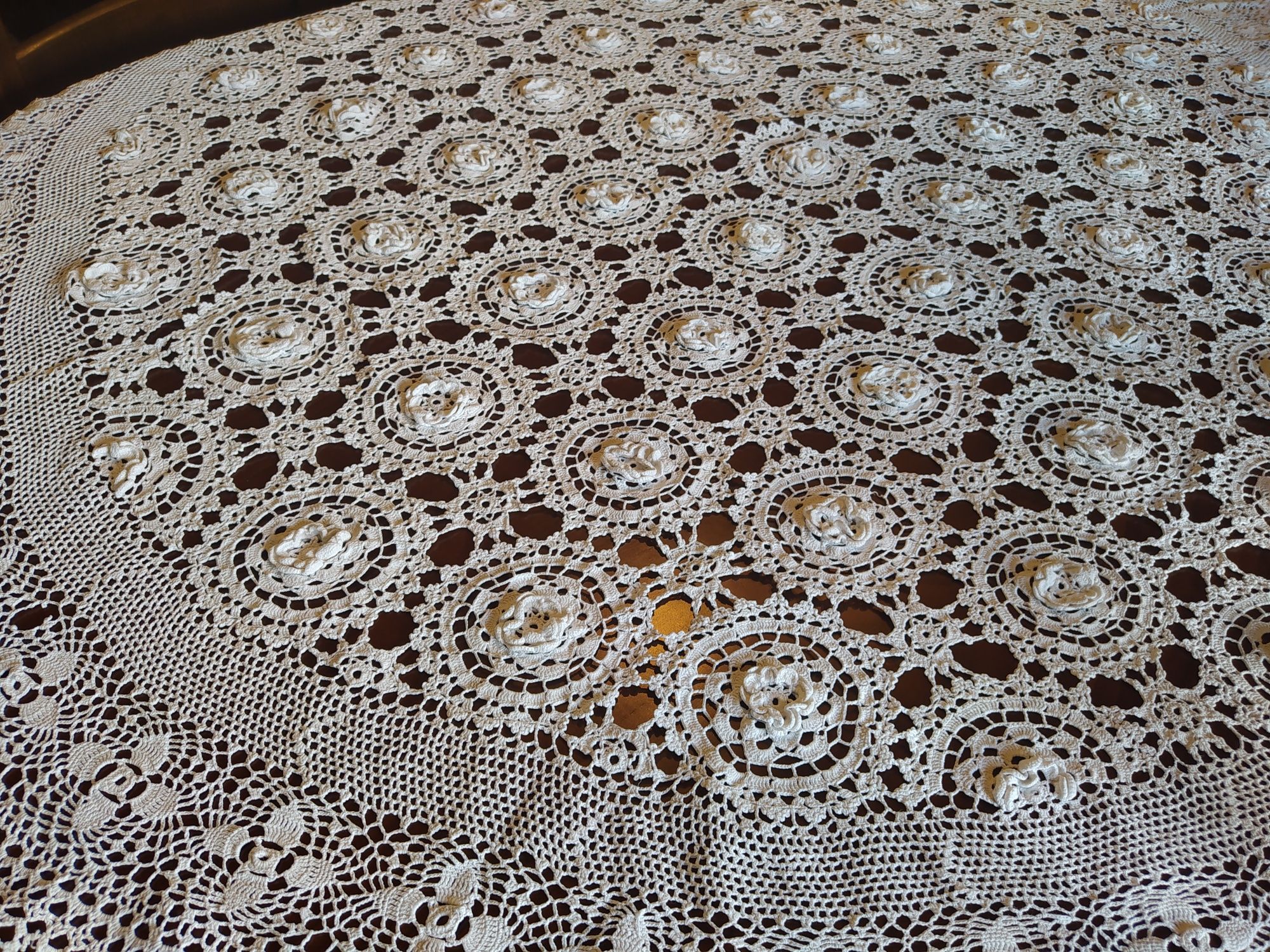Toalha de Renda Antiga. Mesa de Jantar Redonda. Como Nova