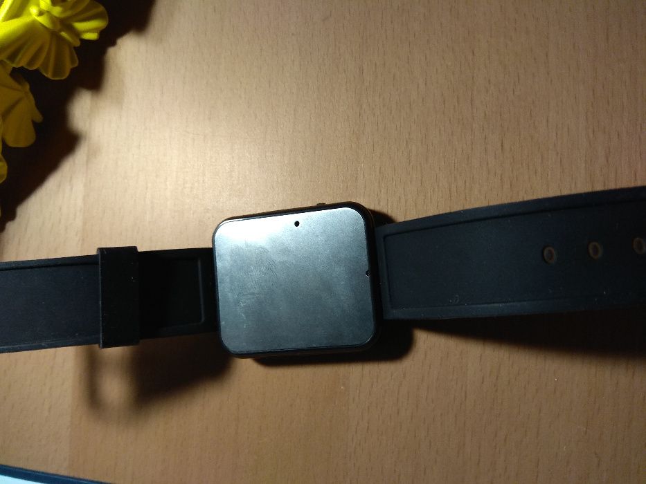 Smartwatch preto com bluetooth, alta voz