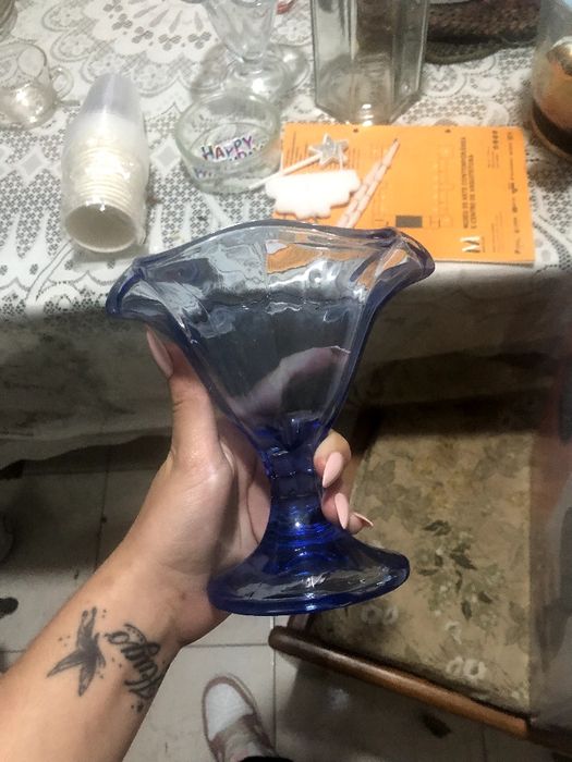 Vendo louças antigas
