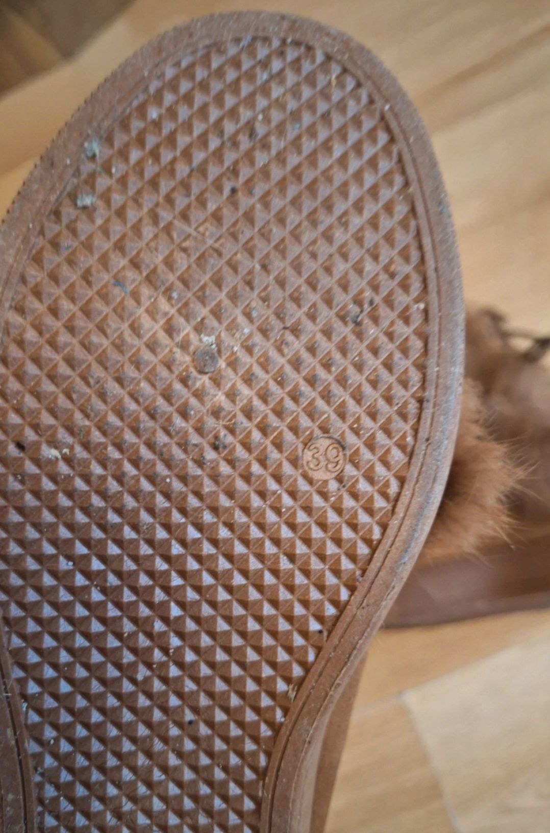 Buty ocieplane na koturnie