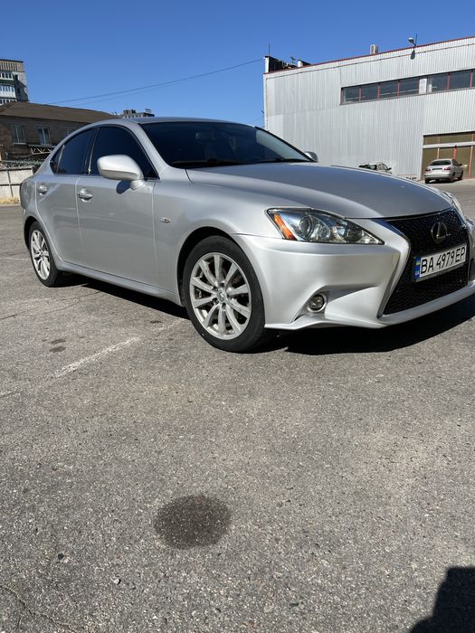 Lexus is 220d 2008года