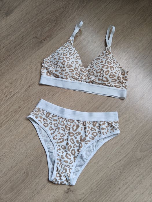 Комплект чашка А-В, трусики С-М