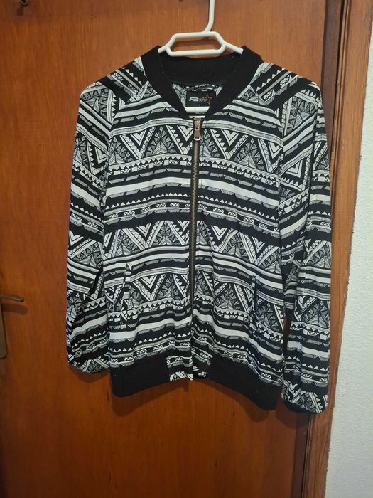 Casaco preto e branco