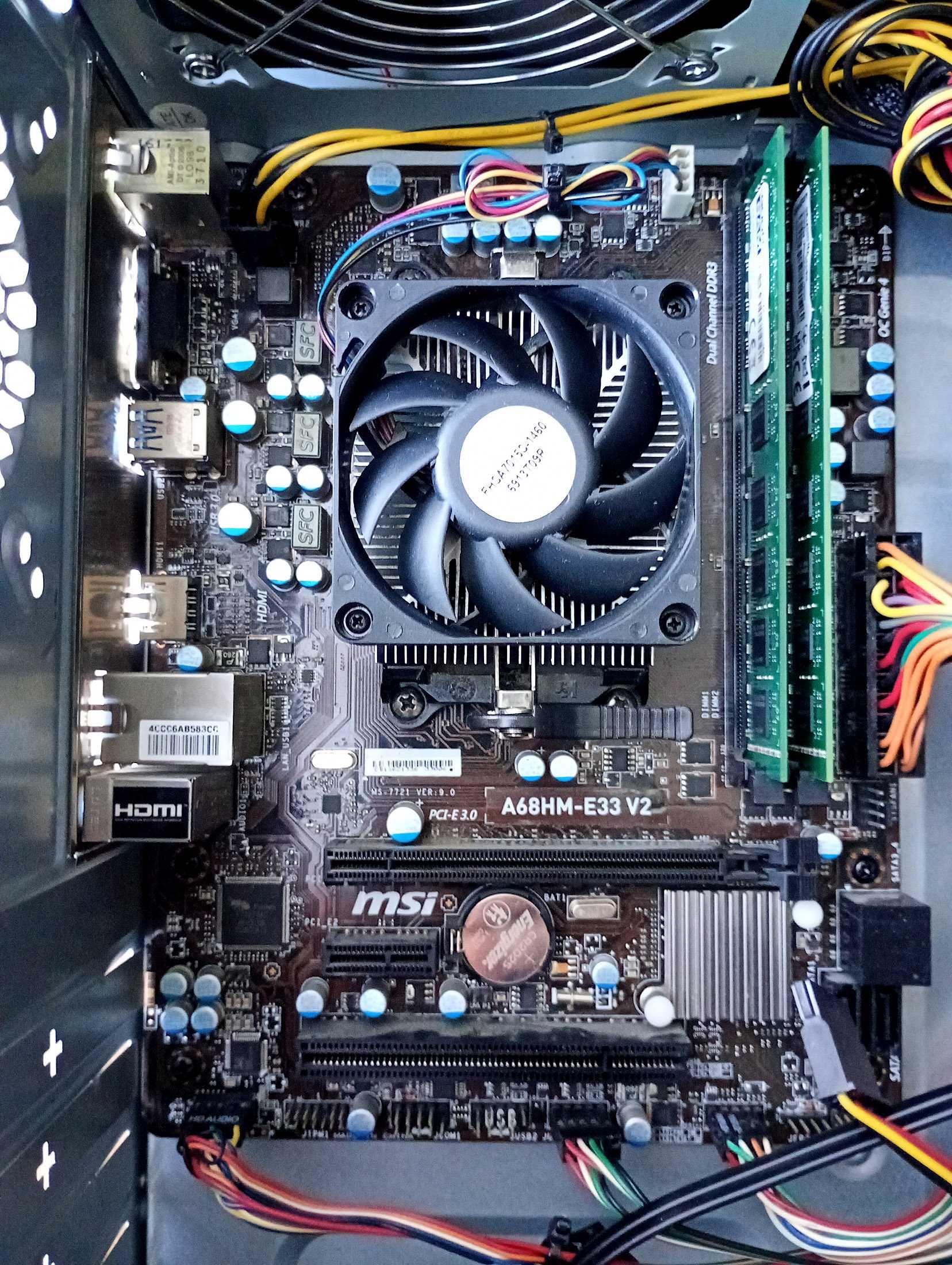Komputer A68HM-E33 V2, AMD a8-7600, 16GB (2x8GB)