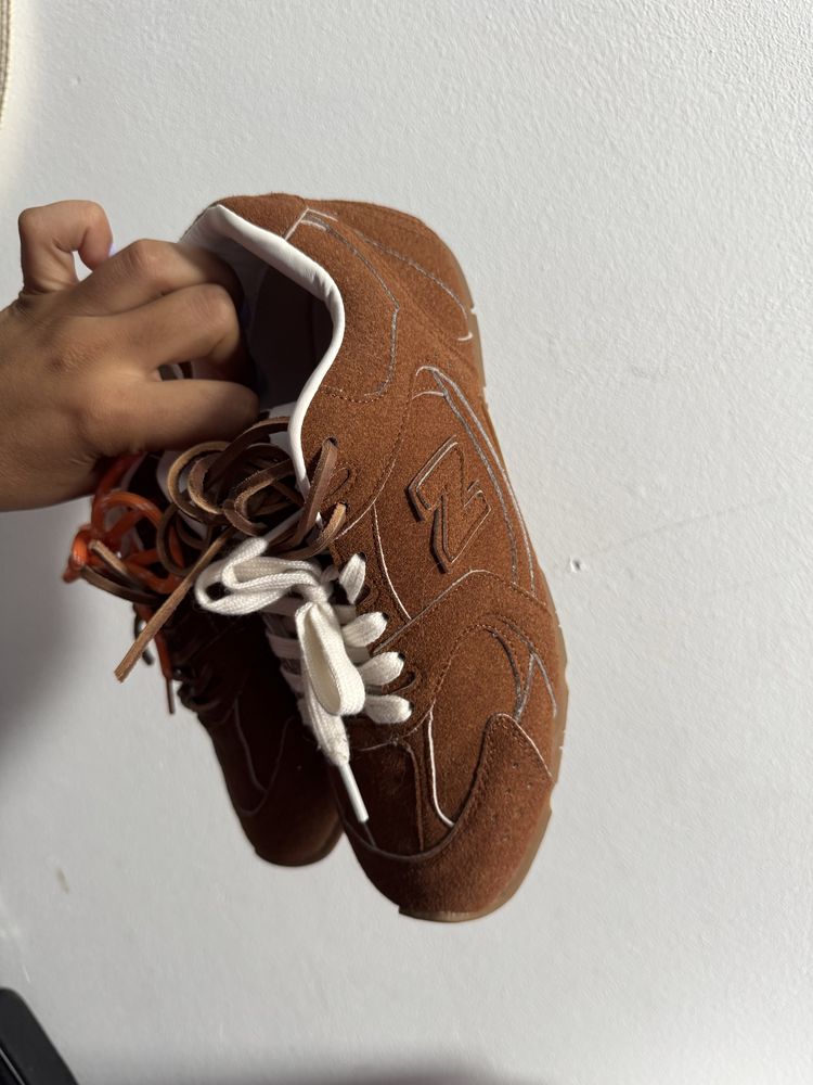 New balance miu miu castanhos camurça