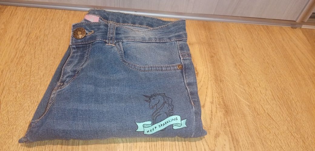 Spodnie jeansowe dla dziewczynki z jednorożcem jak nowe rozmiar 158