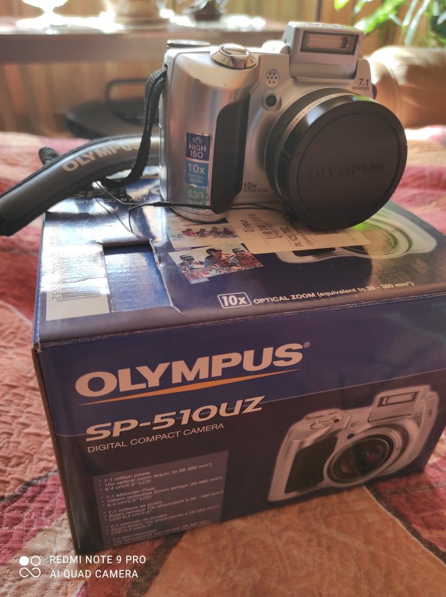 Фотоаппарат Olympus SP-510 UZ с фирменным кожаным чехлом.