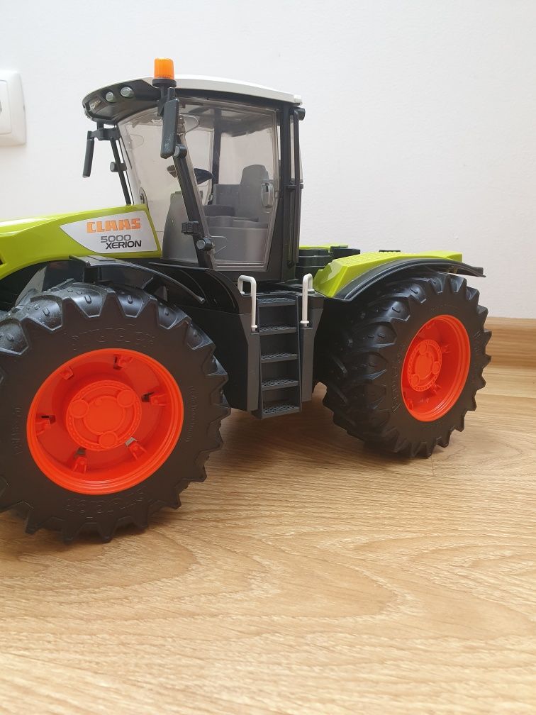 Ciągnik Bruder 3015 CLAAS Xerion 5000