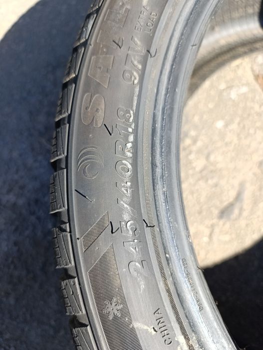 Резина 245/40/18 зима майже нова