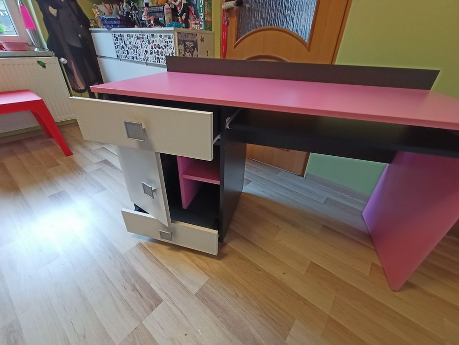 Biurko młodzieżowe z kolekcji PINK