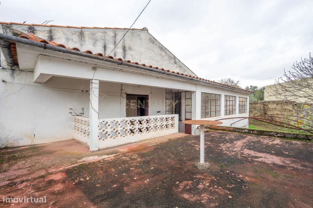 Moradia T3 de dois pisos com pátio