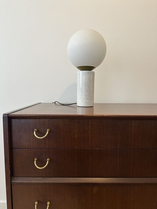 Candeeiro de mesa mármore e vidro