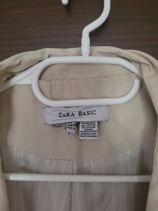 Kremowy trencz Zara Basics