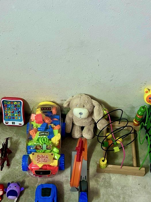 Brinquedos para bebé e criança