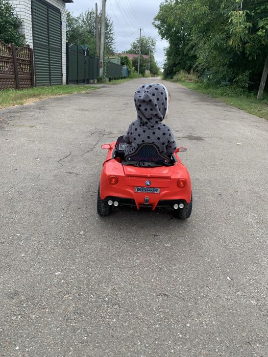 Дитяча машинка