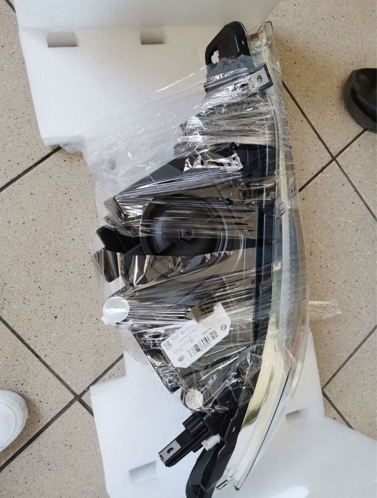 Farol BMW 318 de 2016 lado direito NOVO
