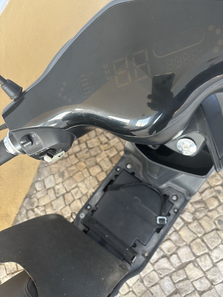 scooter elétrica