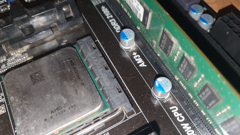 ASRock 970 Pro3 + Athlon II X3 435 + DDR3 2GB mały defekt.