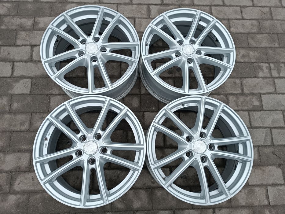 Felgi Alu Audi A3 8P  VW Golf V VI VII  Seat Skoda 5x112 ET52 7.5J17