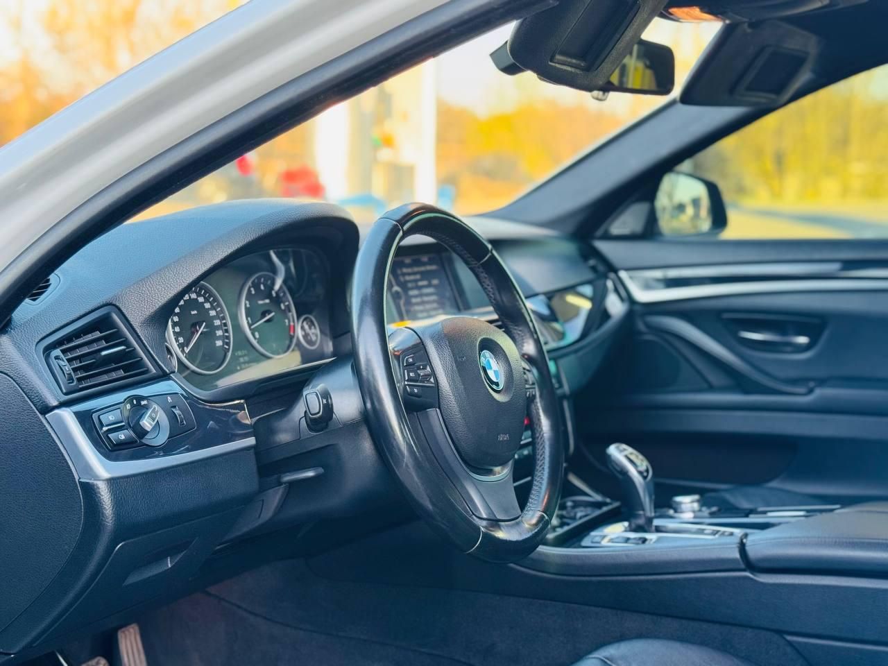 Легковой автомобиль BMW