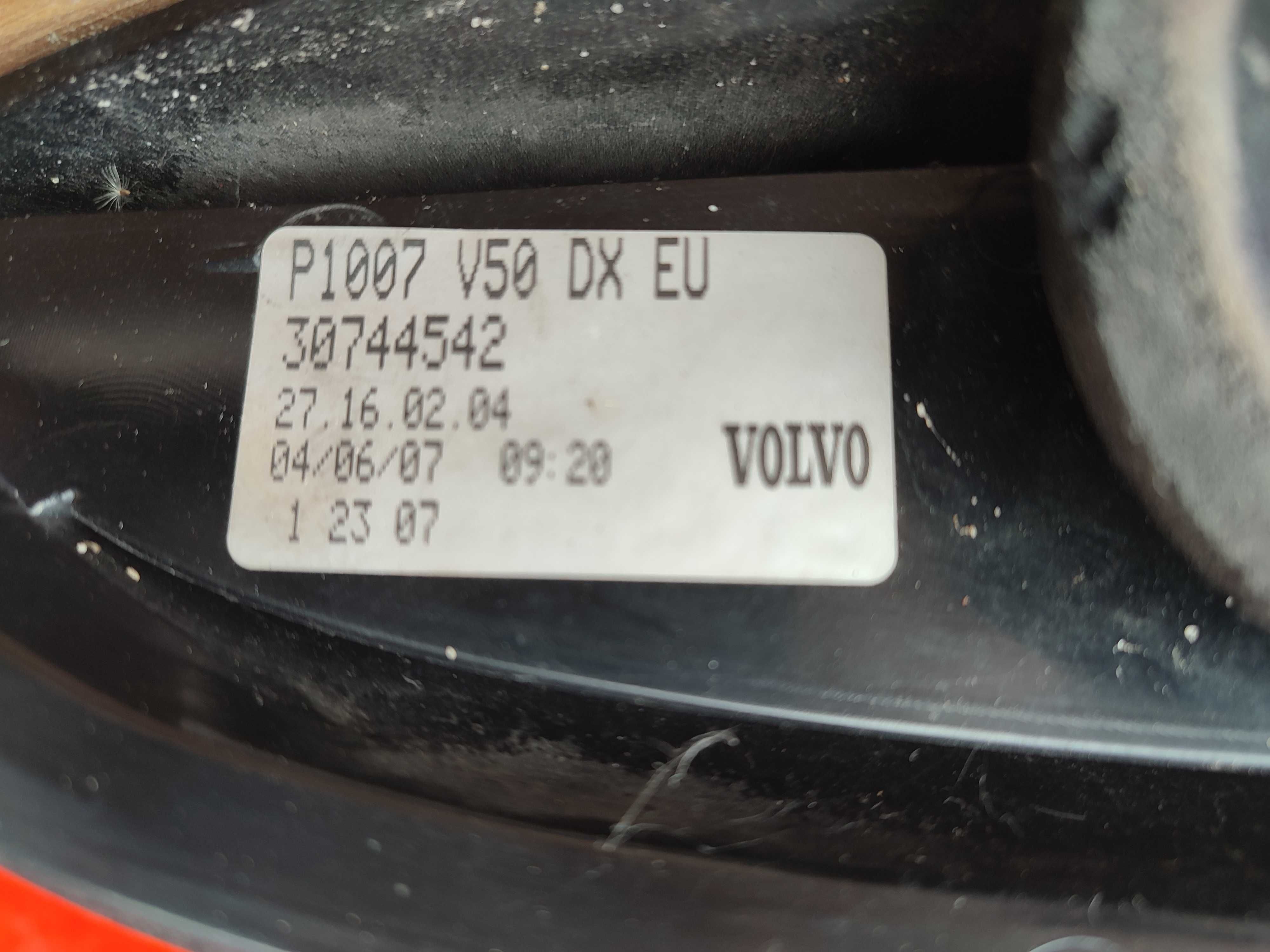 VOLVO V50 lift (07-12) Lampa prawa tył