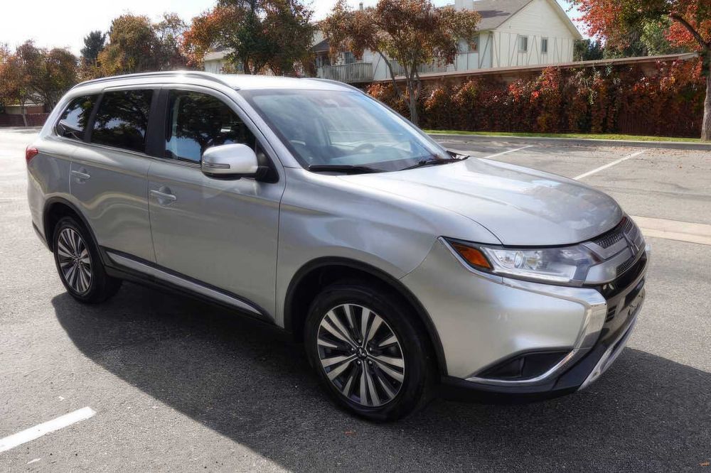 Mitsubishi Outlander SEL      2020