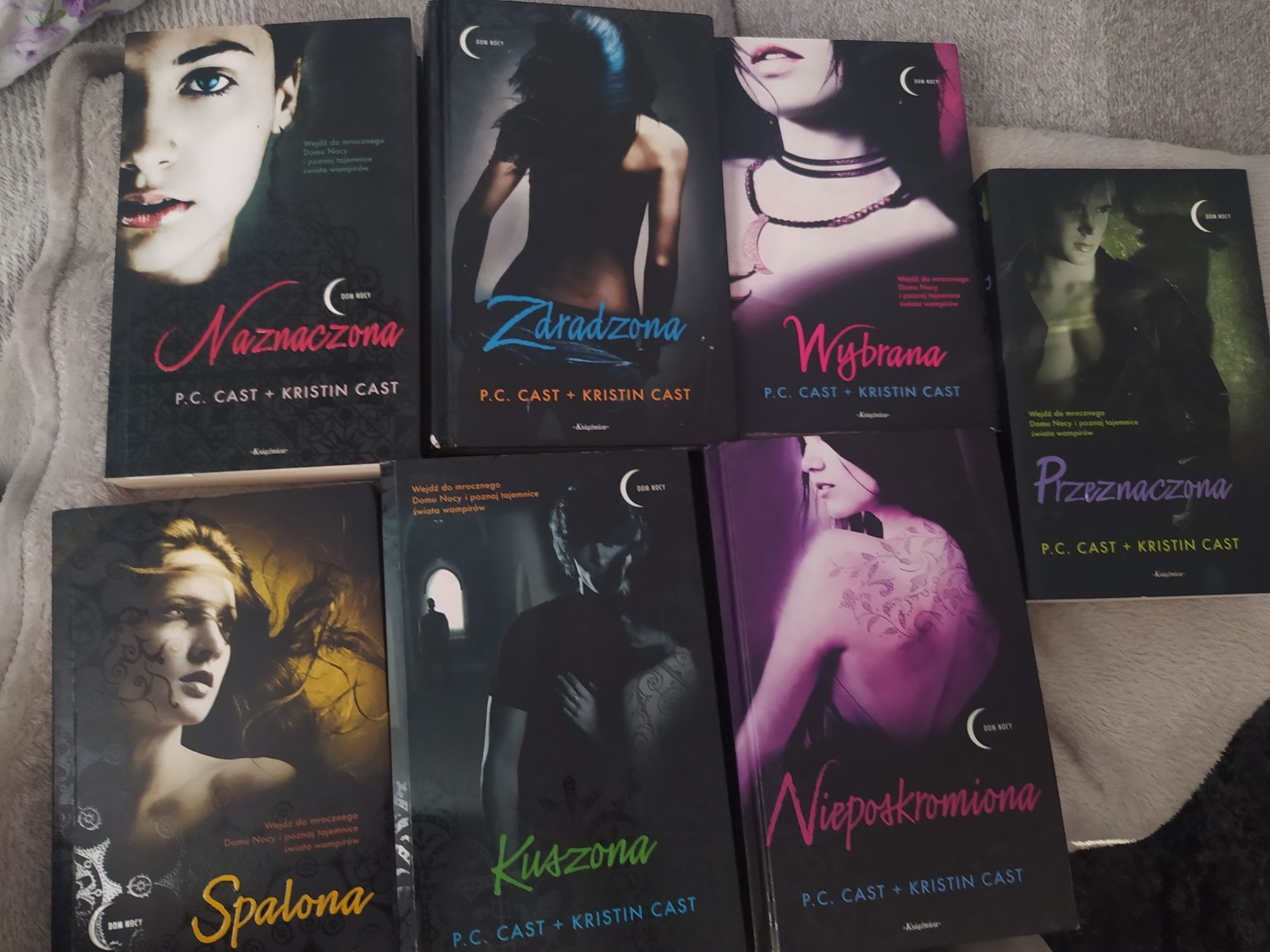 Mix książek młodzieżowe, romanse, paranormalne