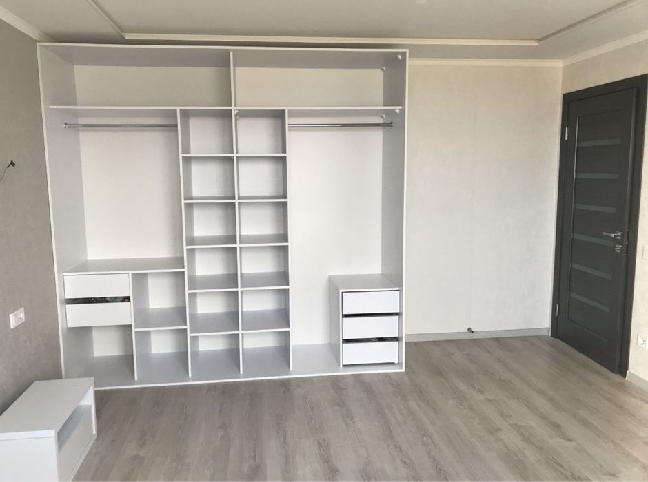 Продам 3-кімнатну квартиру на Митниці, вул. Жужоми