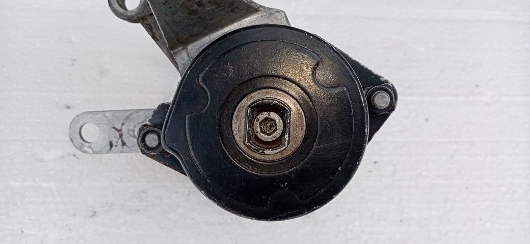 Натяжний механізм на БМВ Е39 3.0D M57