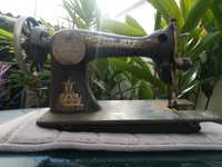 Máquina de costura muito antiga Singer