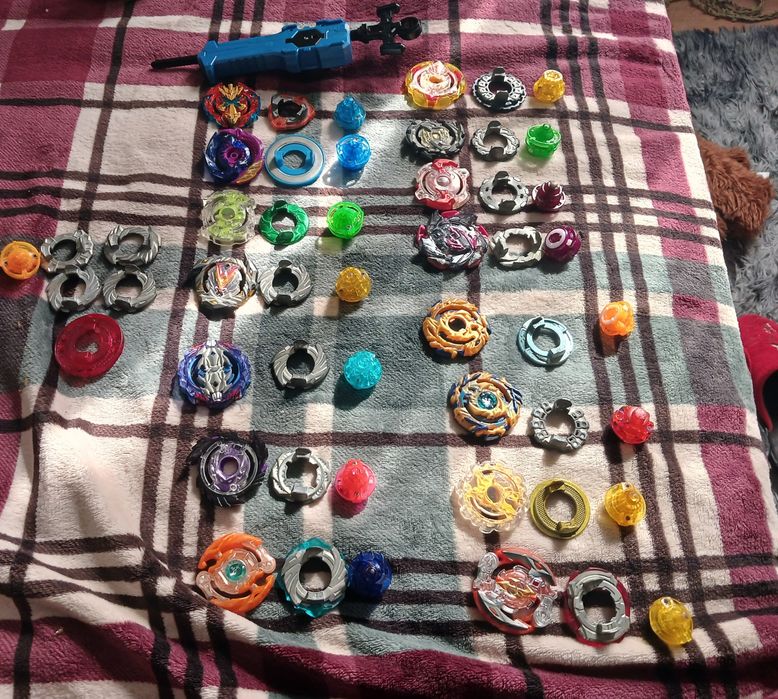 Продам бейблейды,много такара томи и есть редкие