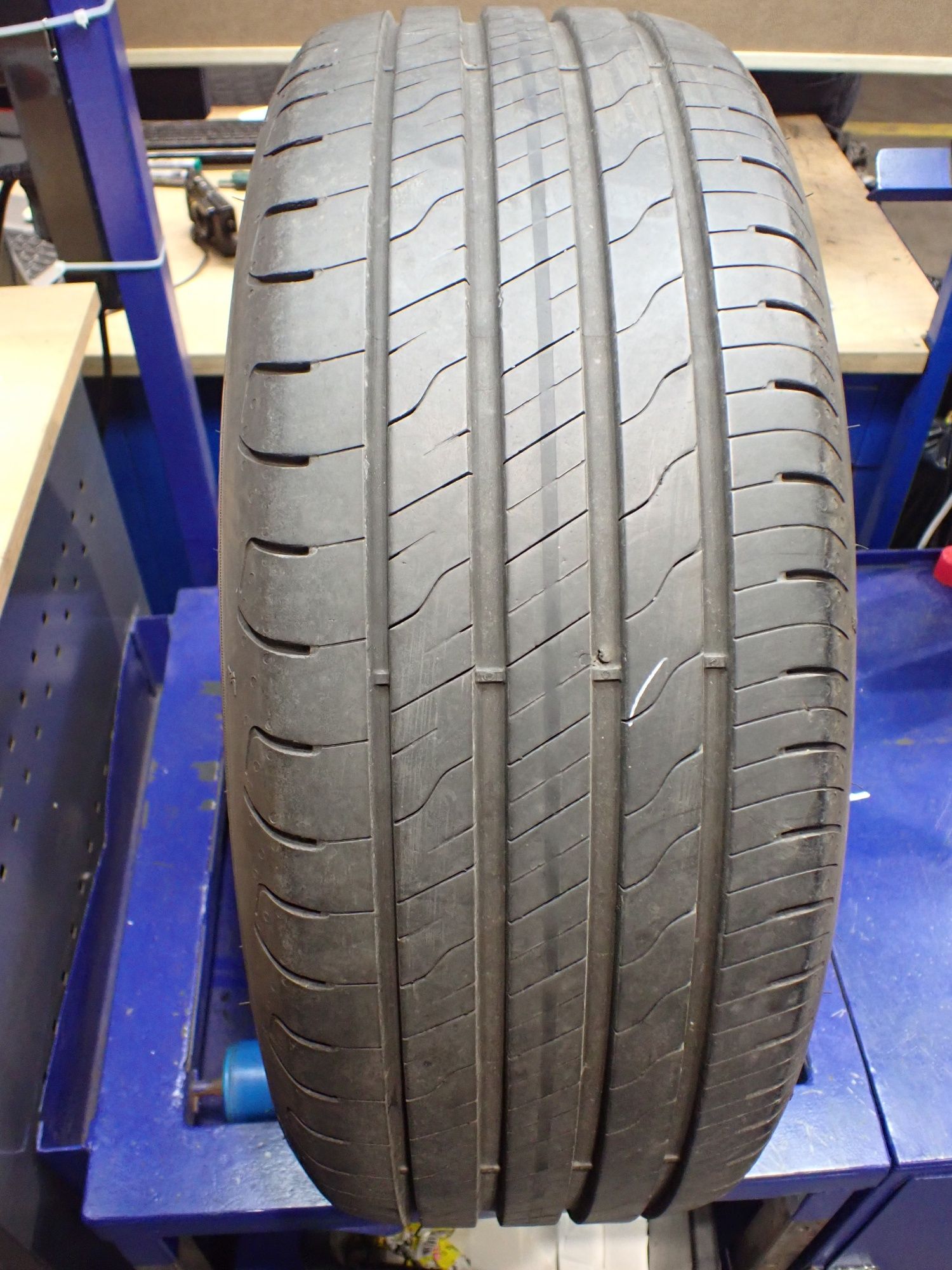 Goodyear Efficientgrip Performance 2 215/55R17 94 W