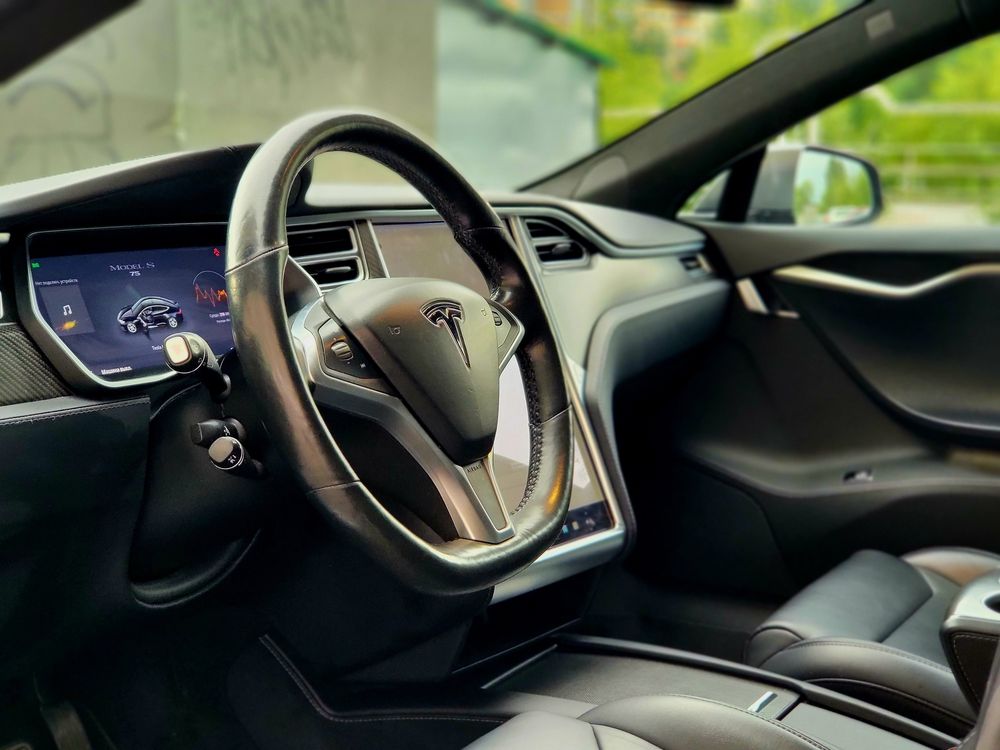 Tesla model S 75 2017р без ДТП в Наявності