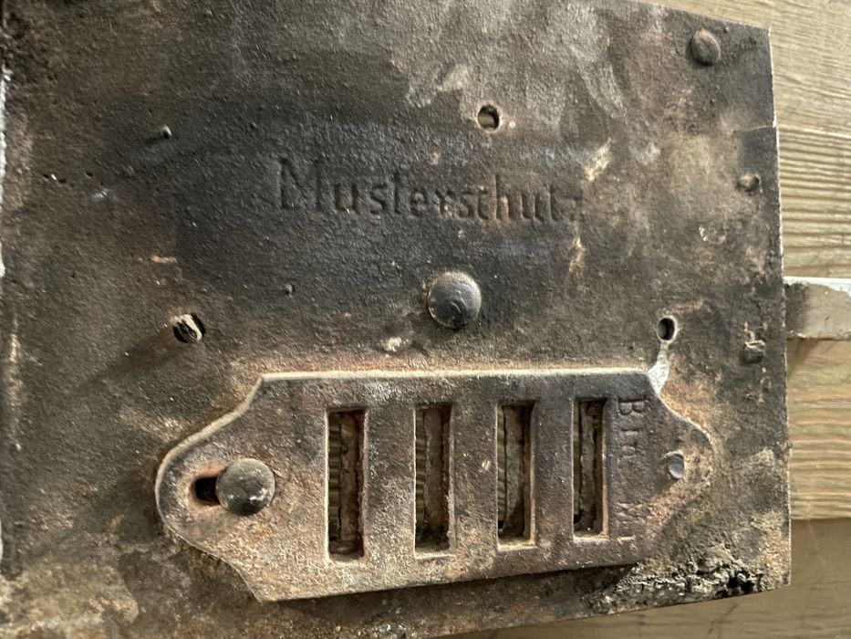 Stare przedwojenne drzwiczki z kuchni kaflowej pieca kaflowego Antyk