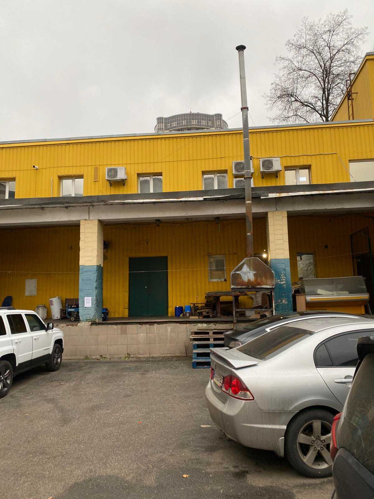 Торгівельне приміщення біля метро Житомирська 879 кв.м РАМПА