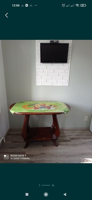 Стіл дерев'яний гарний